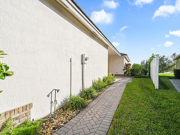 2nd image of 9918 SW Eastbrook Cir