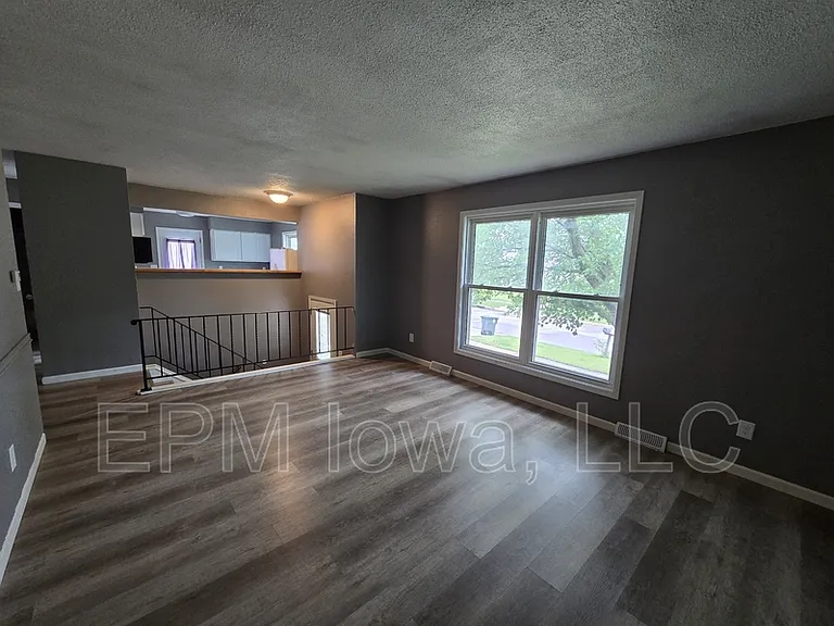 1242 Edgewood Dr — Photo 5