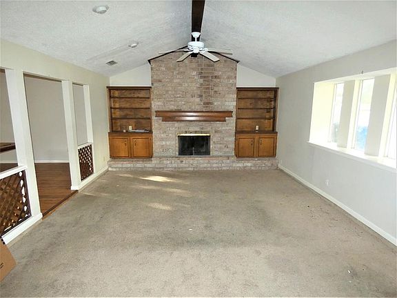 3rd image of 4106 Acushnet Dr N