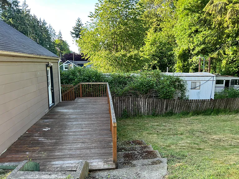 1329 Sherman Ave — Photo 14