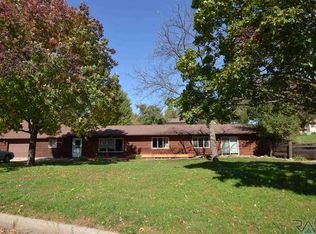 1600 E Rushmore Dr, Brandon, SD 57005