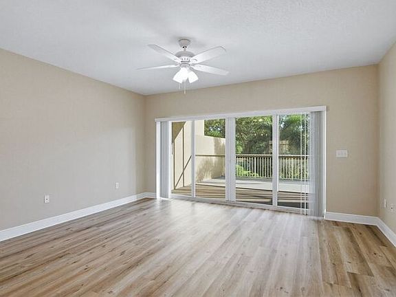 5th image of 960 Starkey Rd APT 5105