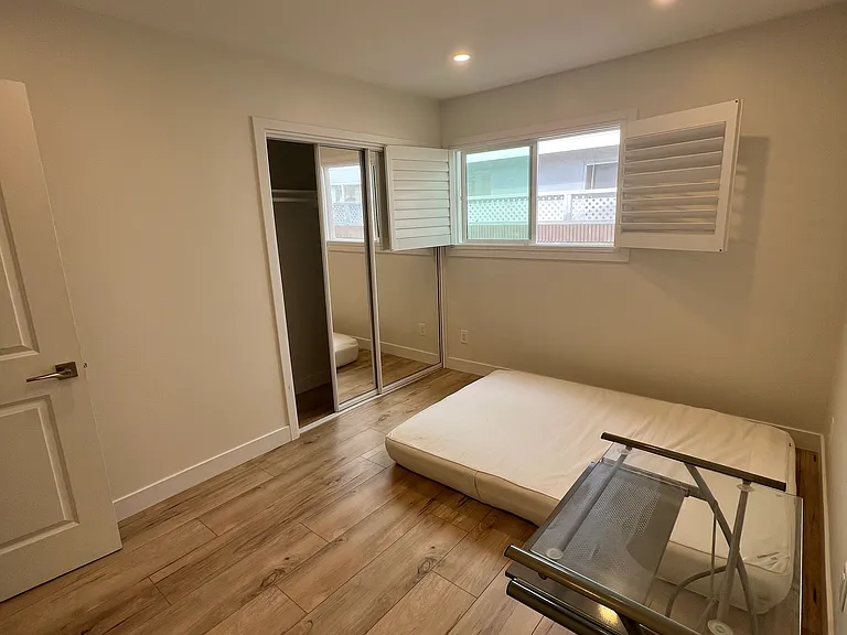 Grace Ave — Photo 1