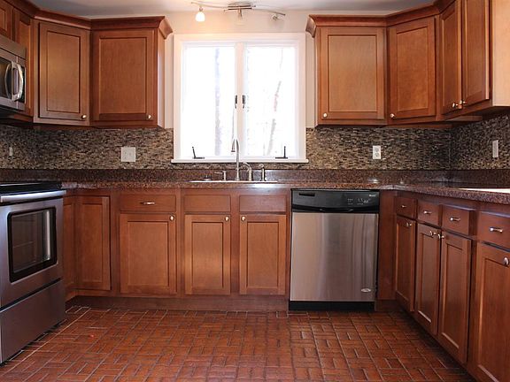 2nd image of 947 Vrooman Ave