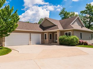 1532 Salem Ct SW, Rochester, MN 55902