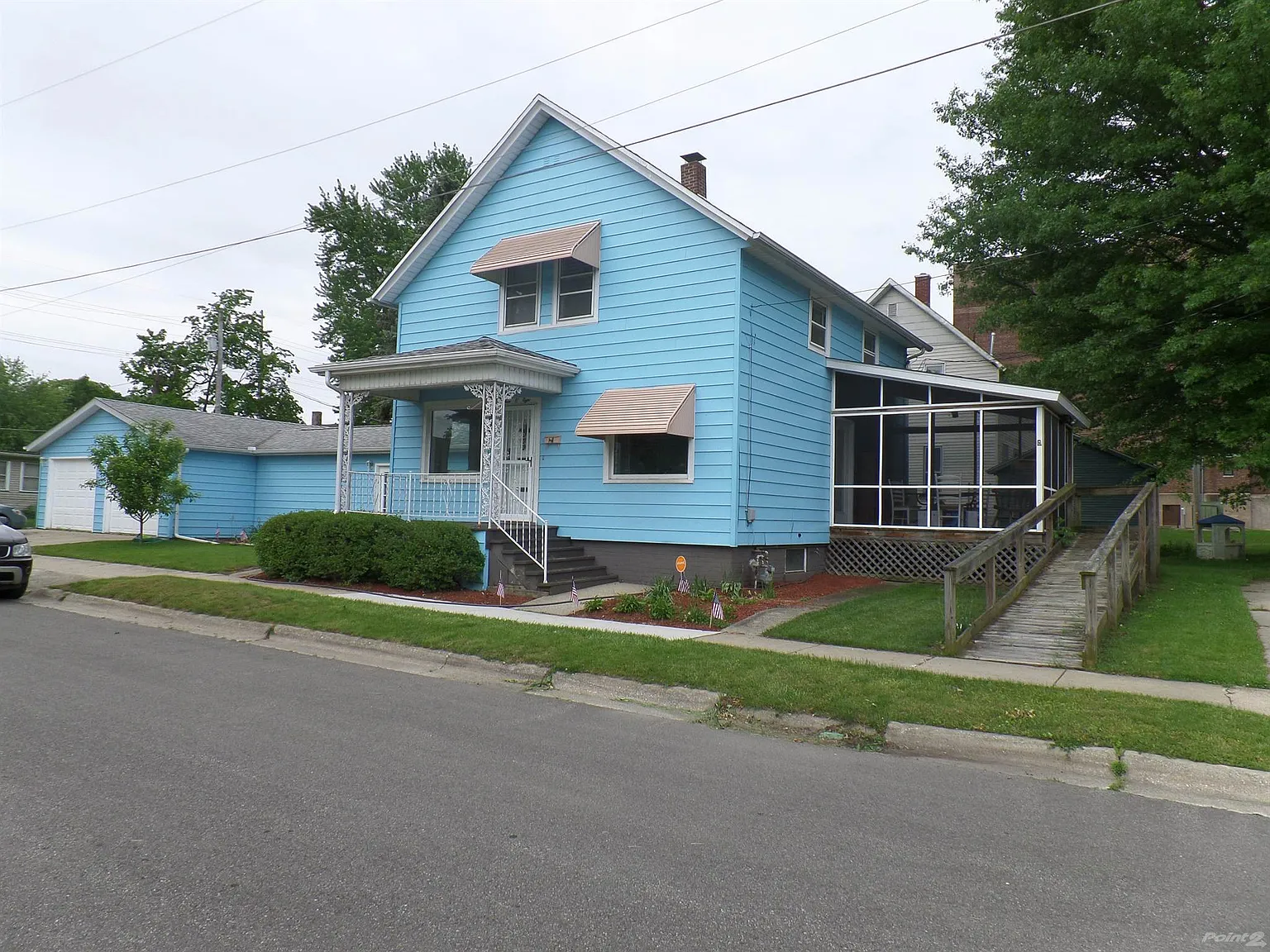 308 John St photo 1
