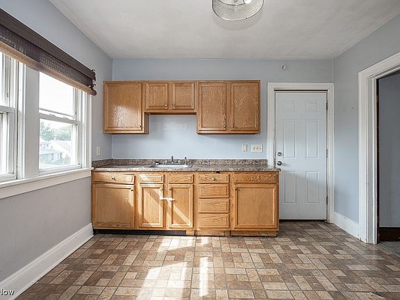 4th image of 928 E 232nd St