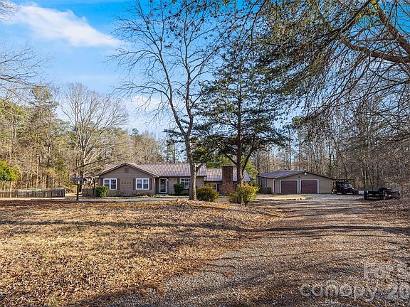 3rd image of 123 Sandy Creek Dr