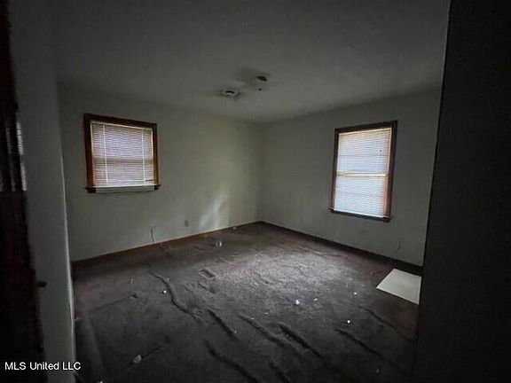 5th image of 654 Woody Dr