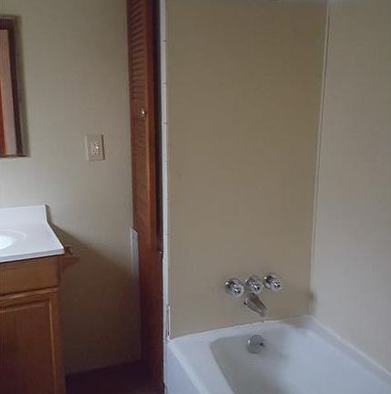 3rd image of 2836 Warsaw St