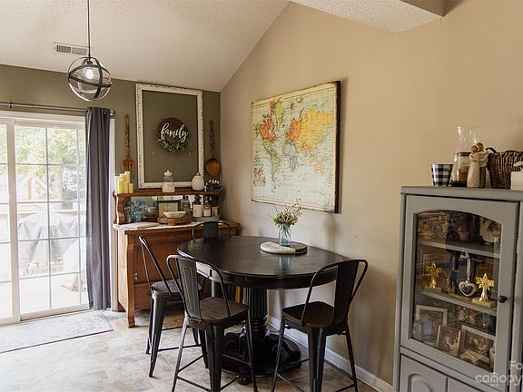 5th image of 710 Golden Bell Dr