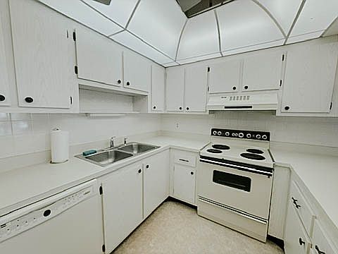 1st image of 4910 Bay St NE APT 203