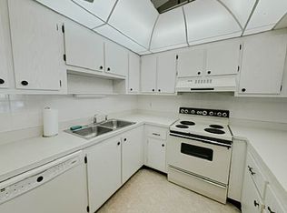 4910 Bay St NE APT 203, Saint Petersburg, FL 33703