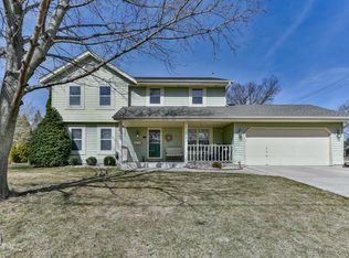 140 Grand Ave, Thiensville, WI 53092