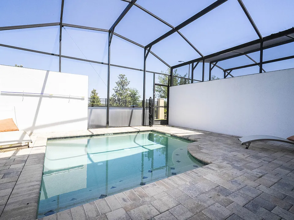 Carey Palm Cir