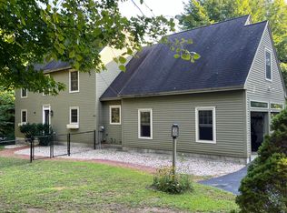 33 Canterbury Ct, Springvale, ME 04083