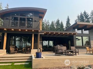 720 Windmill Dr, Freeland, WA 98249