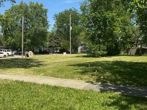 2458 N Oakley St, Saginaw, MI 48602