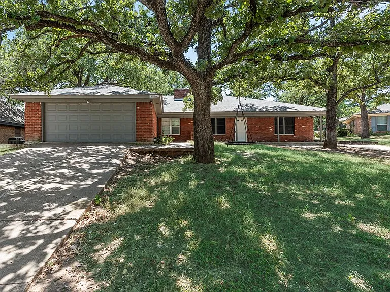 8308 Oak Ct #B — Photo 2
