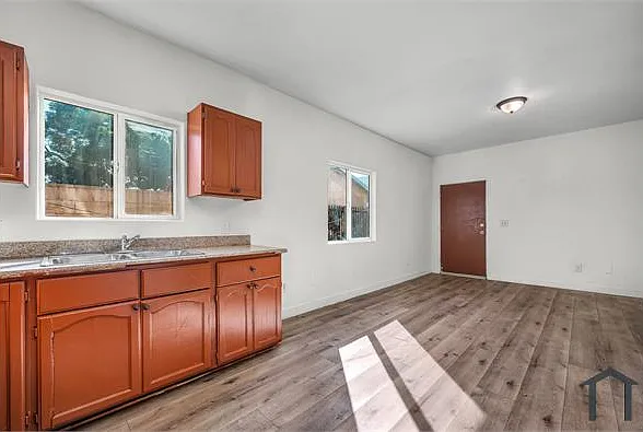 8318 S San Pedro St — Photo 4