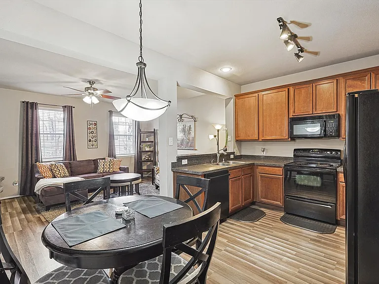 4064 Kyndra Cir — Photo 10