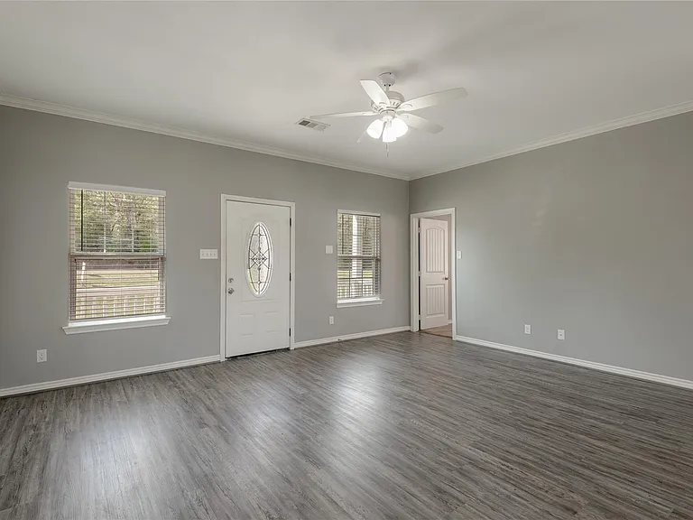 100 Shorewood Dr — Photo 6