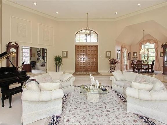 4th image of 6 Hawkes Ct
