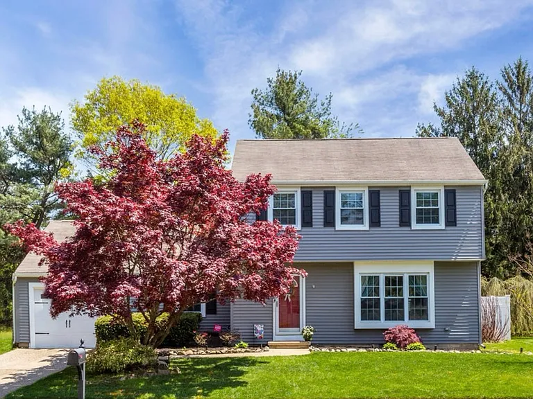 315 Ashford Rd — Photo 1
