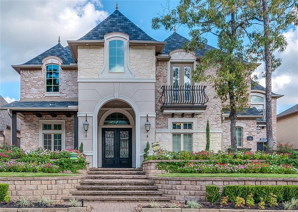 1st image of 136 Evergreen Oak Dr