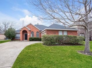 4522 W Thunderwood Cir, Fresno, TX 77545