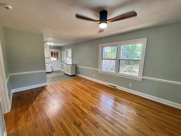 4th image of 3020 Berkley Dr