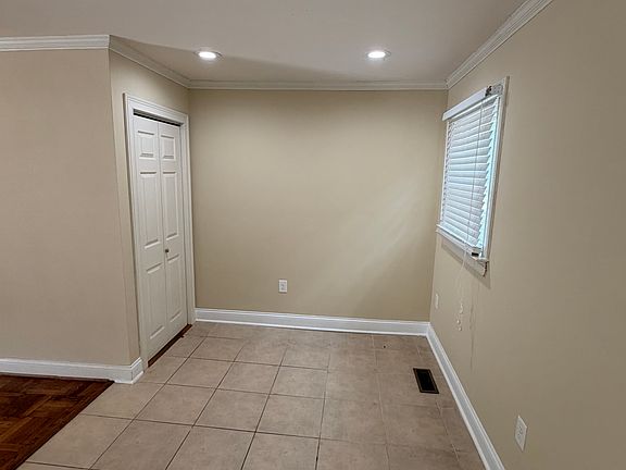 4th image of 736 W Franklin St #736