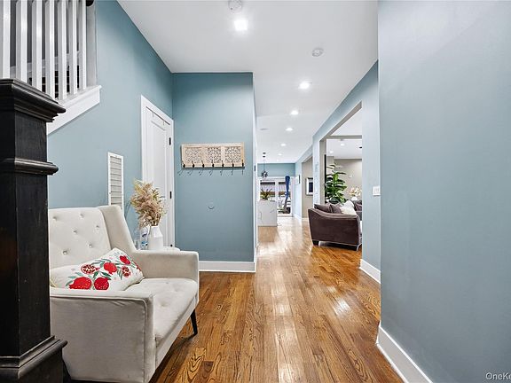 4th image of 81 Pearsall Avenue