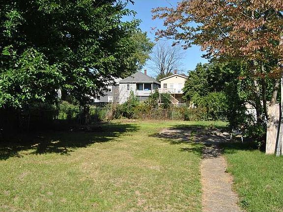 3rd image of 1042 W 10th St