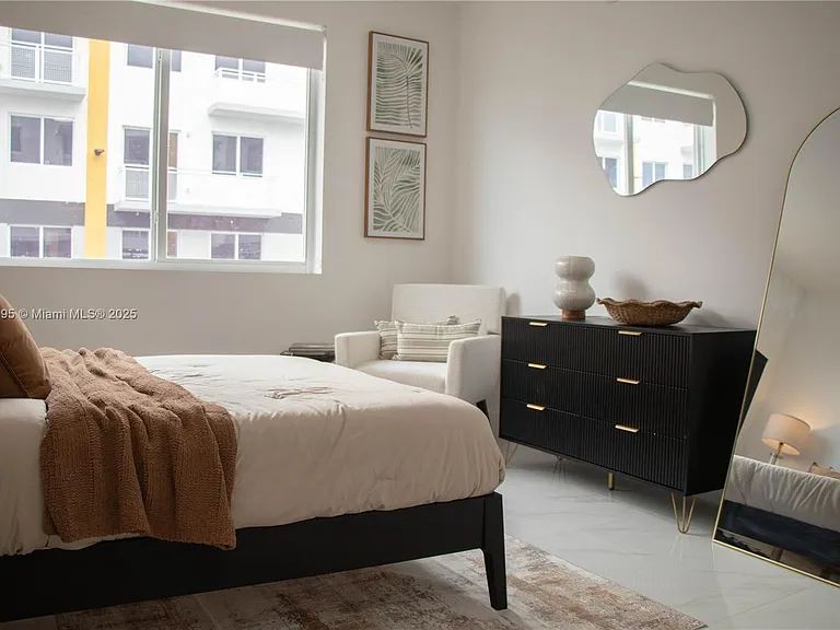 1453 W 29th St #307 — Photo 14