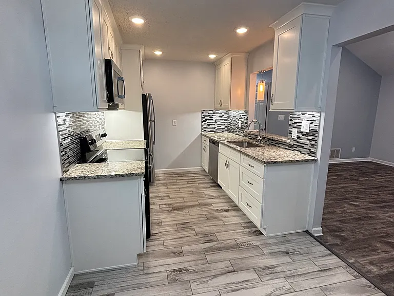 285 E Park Dr — Photo 3