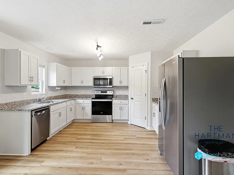 1018 Louise Dr — Photo 18