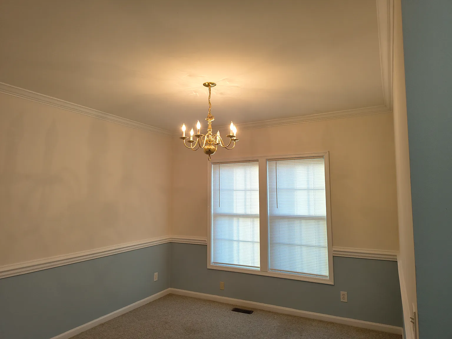 3 bed, 2.5 bath, 2052 sqft, $2,400 — Photo 3