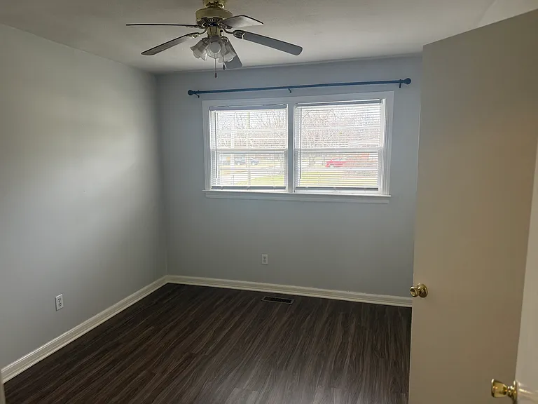 2602 Waltham Dr NE — Photo 17