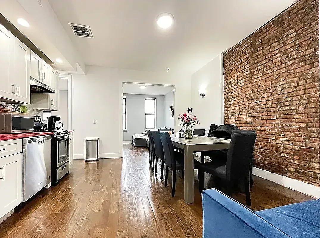 733 De Kalb Avenue — Photo 1