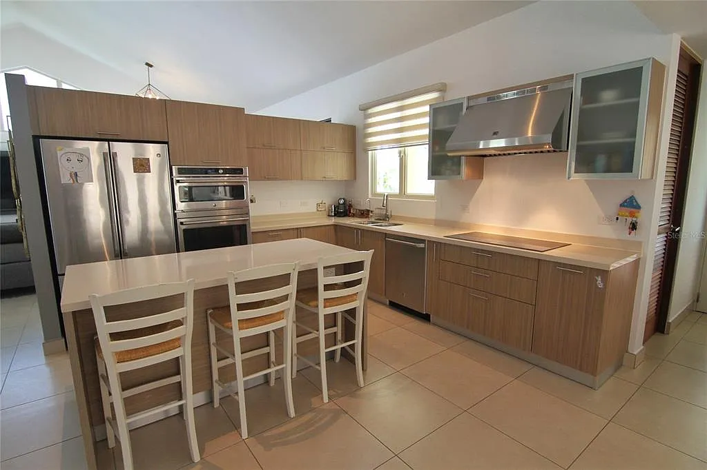 3 bed, 3.5 bath, 3200 sqft, $8,500 — Photo 4