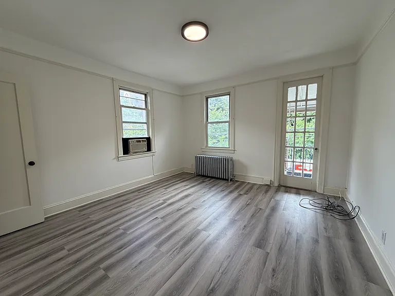 722 E 231st St #1 — Photo 8