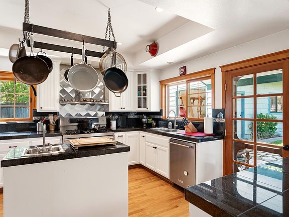 3rd image of 290 Mendocino Drive