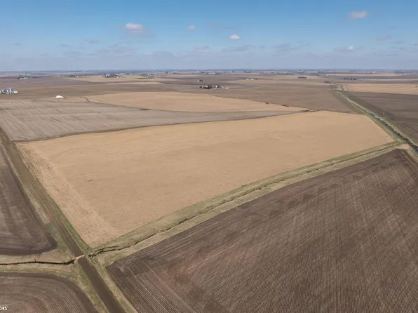 1 12th Ave, Dysart, IA 52224