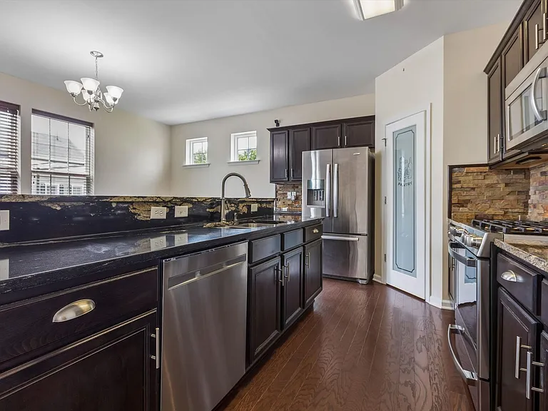 42 Kilverstone Way — Photo 10