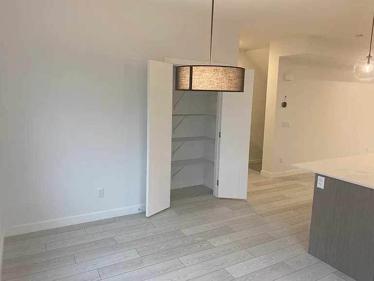 280 Chelsea Rd — Photo 13