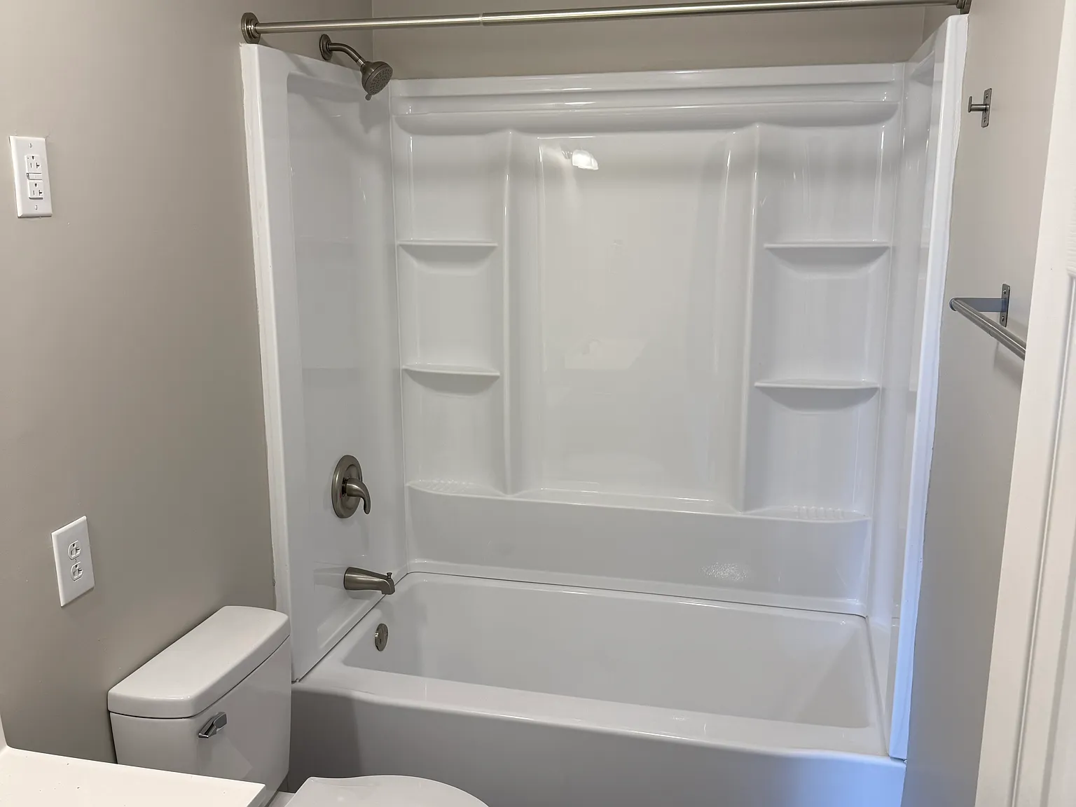 3 bed, 960 sqft, $1,500 — Photo 3