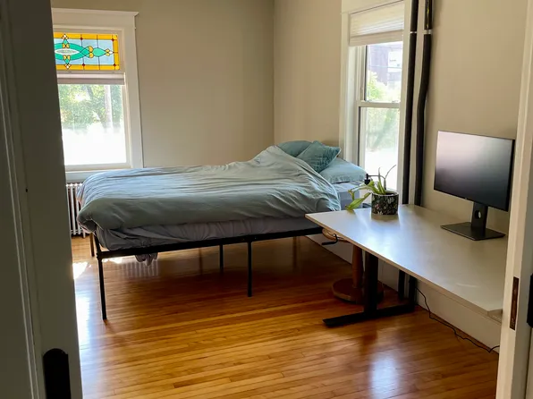 31 Seminary Hl, West Lebanon, NH 03784