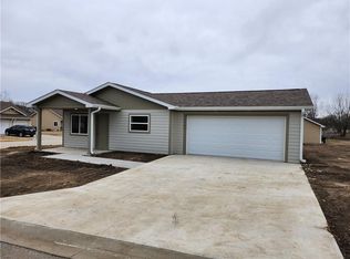 1704 N 2nd St, Neodesha, KS 66757