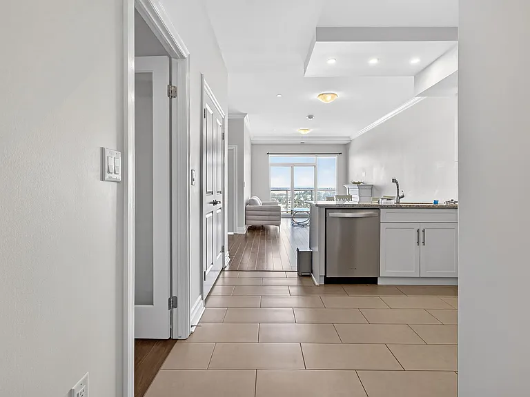 260 Villagewalk Blvd — Photo 7